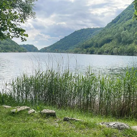 公寓 Laghi Di Di Licinia E Mario